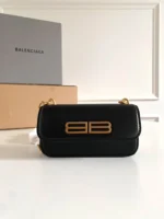 Crossbody Bag Size: 19*10*7cm