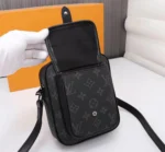 Louis Vuitton Model: 69404 Size: 15x17x8cm - 图片 4