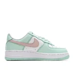 Nike Air Force 1 07 White and Green Low Top - 图片 6