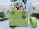 Embroidery Collection Size: 24*20*11cm