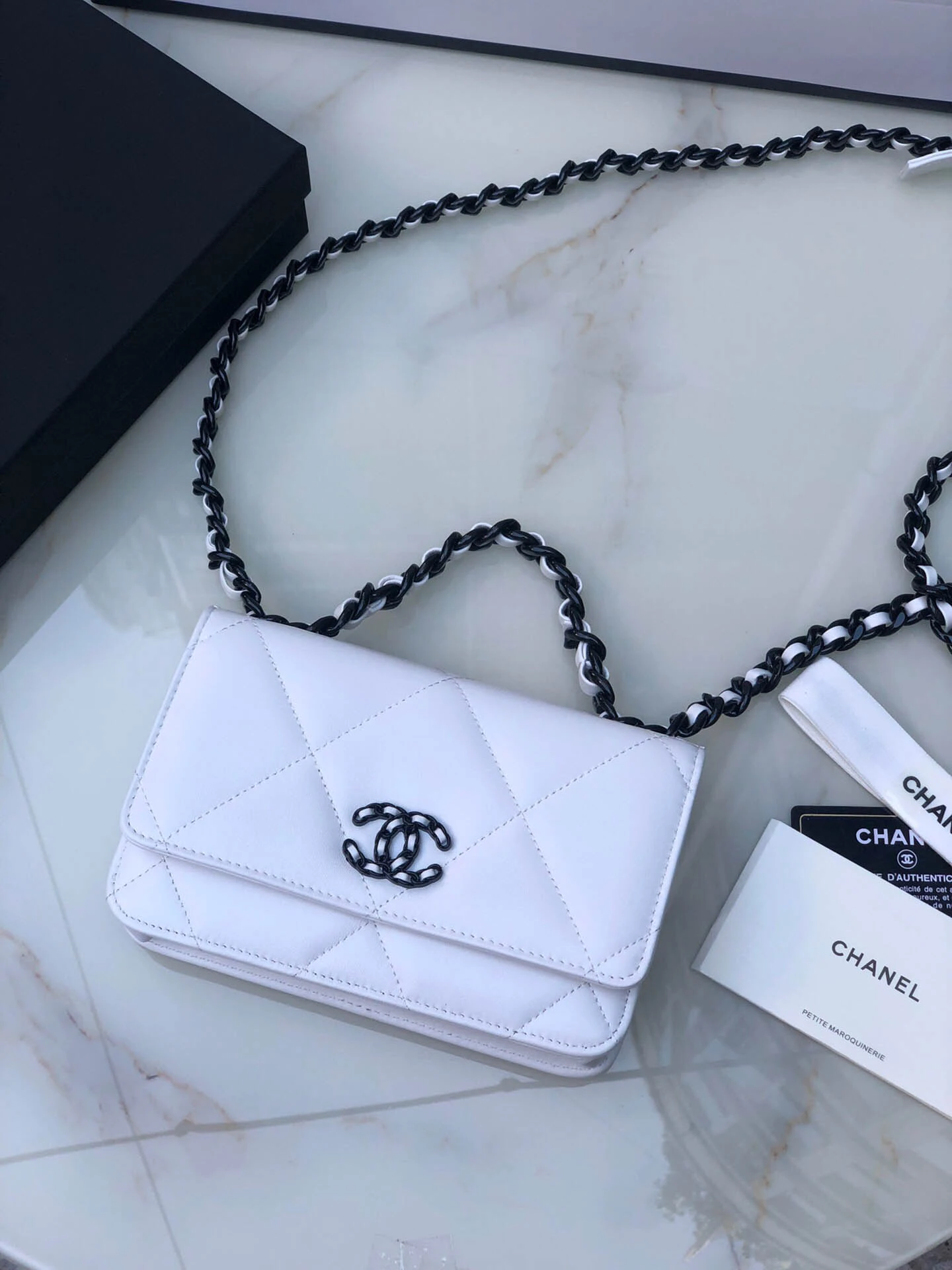 Brand: Chanel Model: 0957 Size: 19cmX11.5cmX7cm
