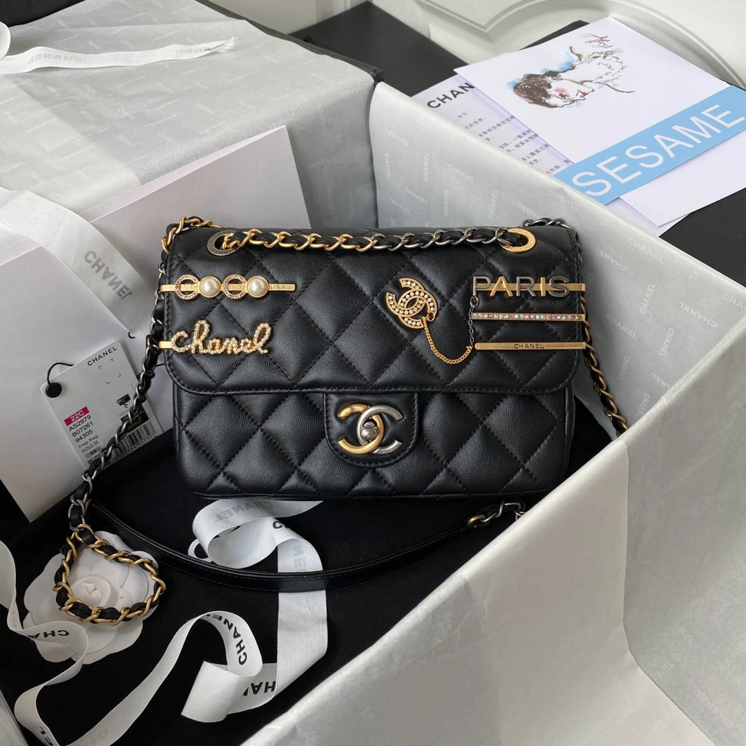 Badge bag Model: 2979 Size: 14-22-8cm