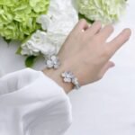 Frivole bracelet, 7 flowers, medium model - 图片 10