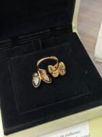 Two Butterfly Between the Finger ring - 图片 2