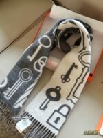 H Gray beige and black scarves - 图片 31
