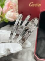 LOVE bracelet, medium model, paved - 图片 8