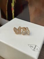 Two Butterfly Between the Finger ring - 图片 4
