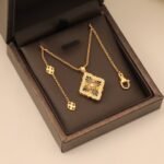 OPERA TULLE PENDANT IN YELLOW GOLD WITH ONYX - 图片 5