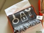 H Gray beige and black scarves - 图片 37
