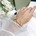 Frivole bracelet, 7 flowers, medium model - 图片 15