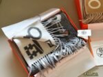 H Gray beige and black scarves - 图片 12