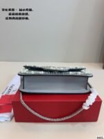 Valentino Garavani Locò Small Shoulder Bag In Laminated Calfskin With Jewel Logo - 图片 4