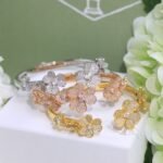 Frivole bracelet, 7 flowers, medium model