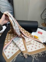 Brown and pink polka dot scarf - 图片 9
