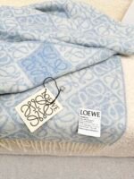 Anagram scarf in wool and cashmere blue - 图片 10