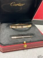 LOVE bracelet, medium model, paved - 图片 13
