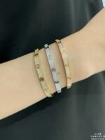 LOVE bracelet, medium model, paved - 图片 14