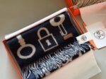 H Gray beige and black scarves - 图片 3