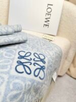 Anagram scarf in wool and cashmere blue - 图片 15