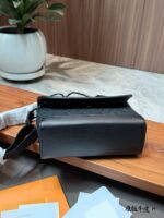 LV PULSE Black Knight Messenger Bag - 图片 2