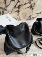 Loewe Cowhide leather black - 图片 5
