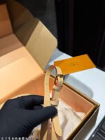 LV Diane White Tricolor Baguette Handbag - 图片 5