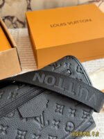 LV PULSE Black Knight Messenger Bag - 图片 3