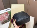 Gucci Supreme Black Crossbody Bag - 图片 5