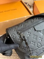 LV PULSE Black Knight Messenger Bag - 图片 8
